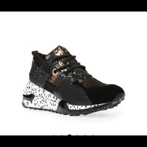 NIB Steve Madden Cliff Sneaker
